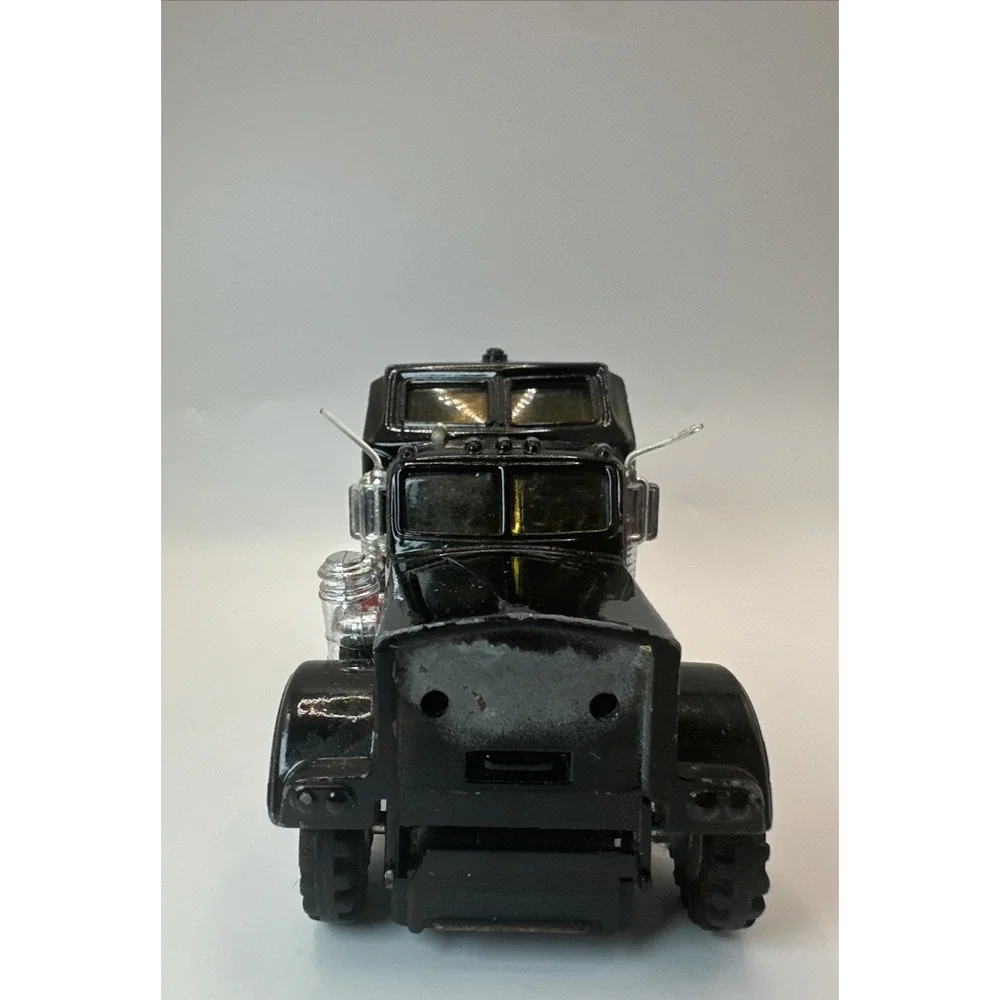 Vintage 1982 Zee Toys Kenworth Aerodyne Semi Truck USA Die Cast Black Rig